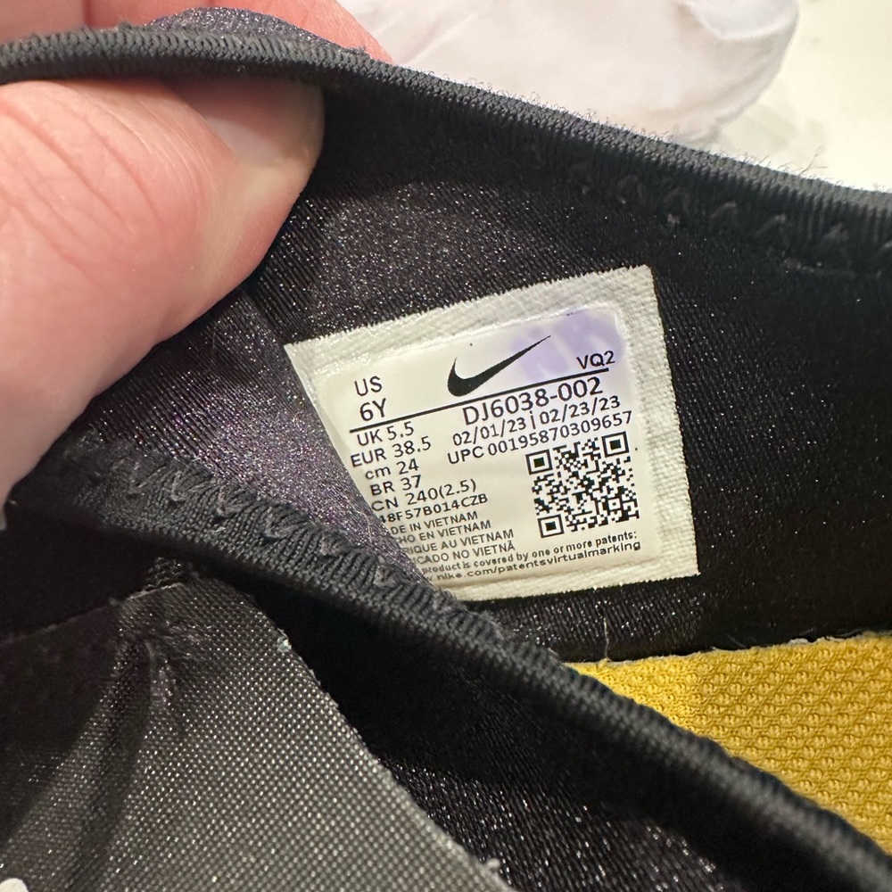Nike Kids Black and White Just Do It Slip On Sneakers - Picture 4 of 4